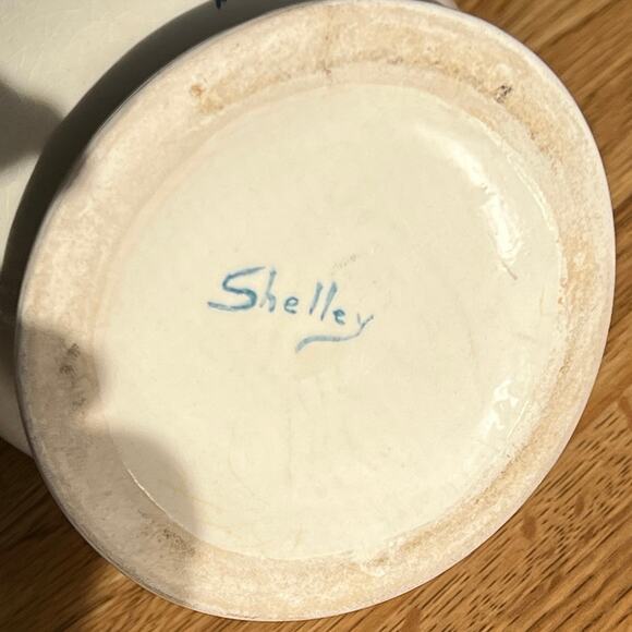 Vintage jug vase or pitcher hand painted blue with gold accents Signed Shelley - Picture 7 of 8